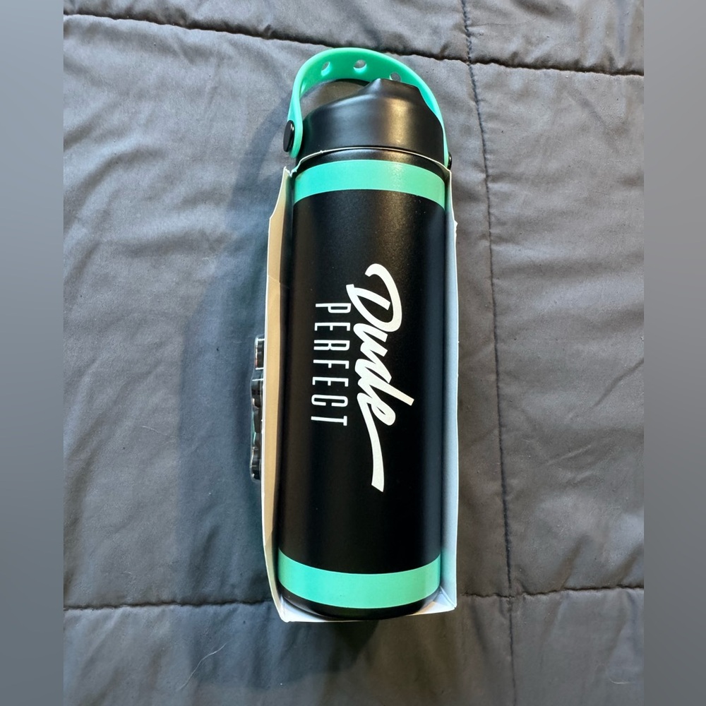 Dude Perfect Water Bottle Silicone Handle With Noggz Collectibles Black Green